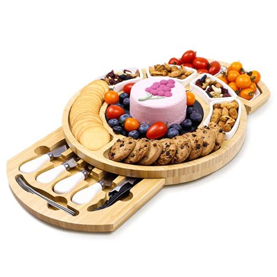 ផ្លែឈើឫស្សីនិងបន្ទះចានឈីស